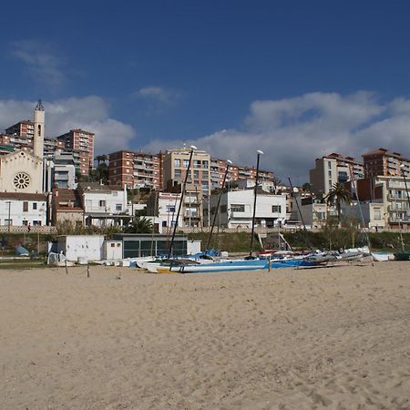 Barcelona Village Homestay Tiana Exterior foto