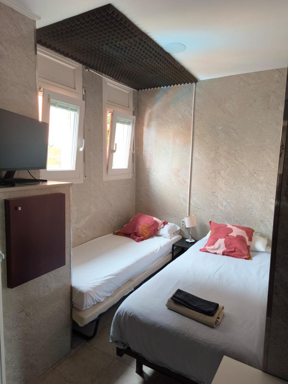 Barcelona Village Homestay Tiana Exterior foto