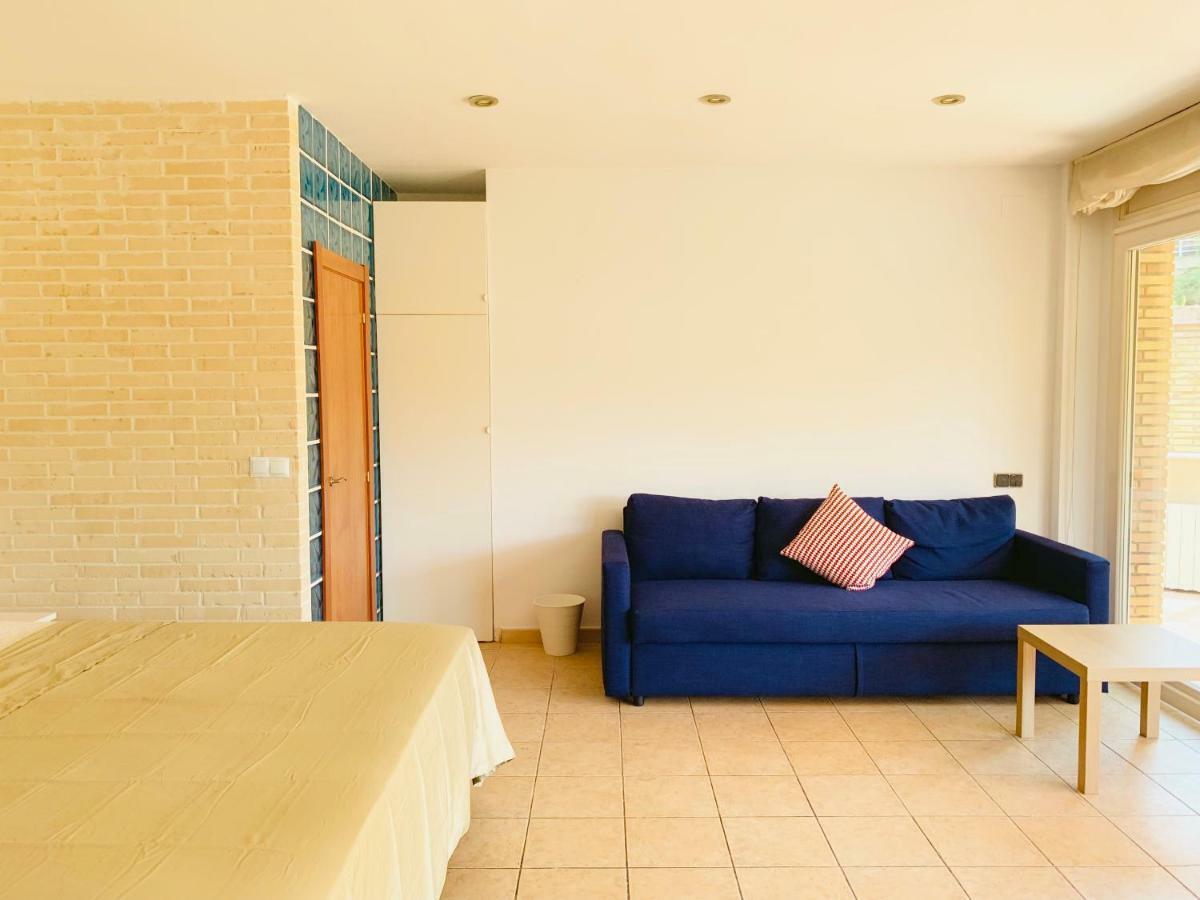 Barcelona Village Homestay Tiana Exterior foto