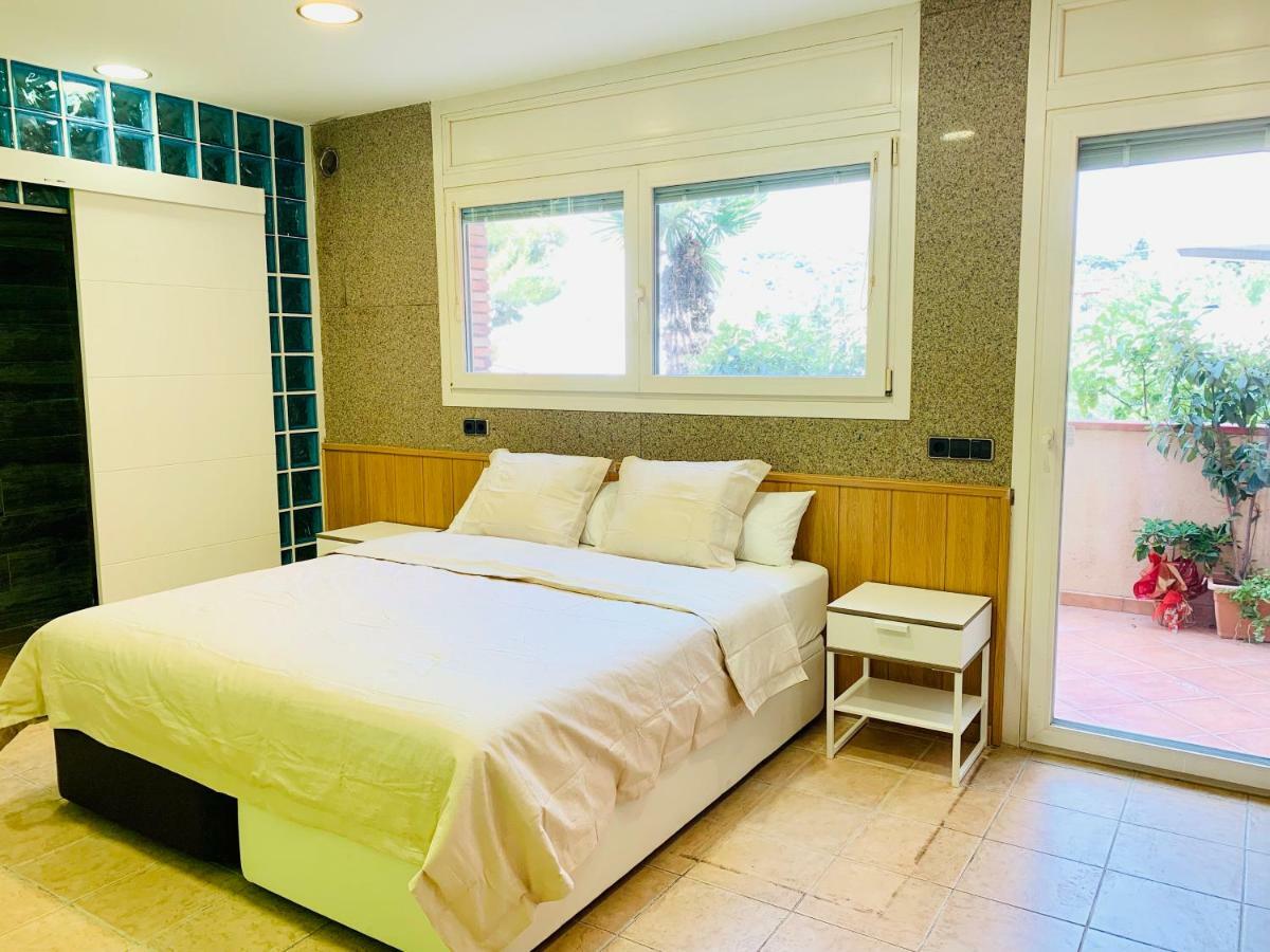Barcelona Village Homestay Tiana Exterior foto