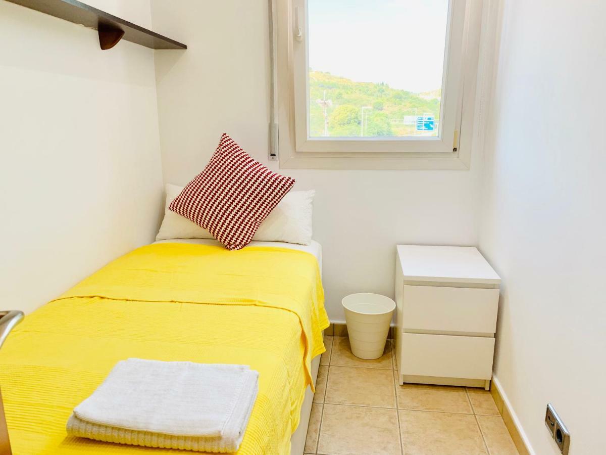 Barcelona Village Homestay Tiana Exterior foto