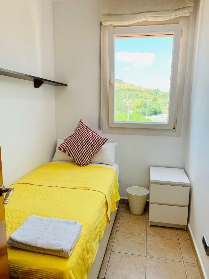 Barcelona Village Homestay Tiana Exterior foto